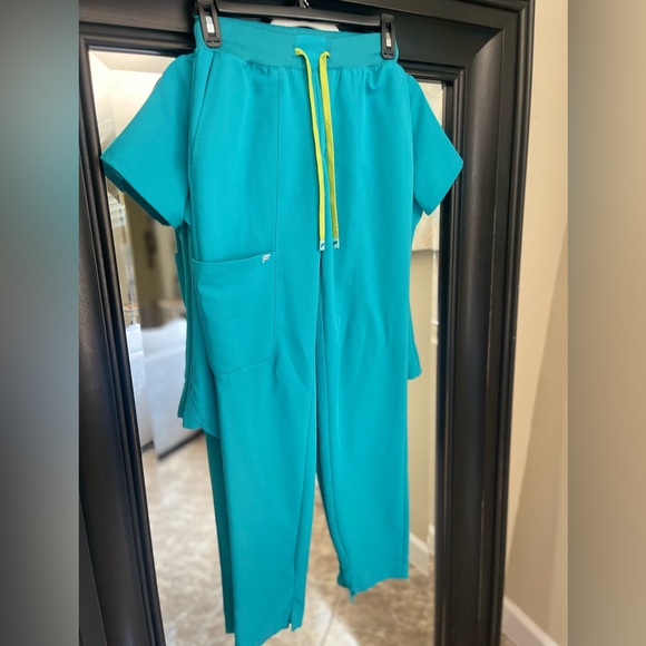 Fabletics Scrubs Top and Jogger Set Size XXS - Picture 9 of 16